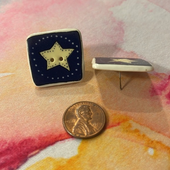 Vintage Clay Button Earrings 🌺 - Picture 2 of 3